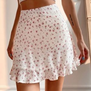 𝅺RUFFLED hem ditsy floral skirt